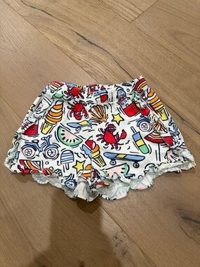 Classic Prep White Shorts with Multicolor Beach Print